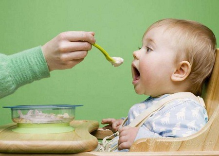 宝宝的第一口辅食怎么吃？没想到讲究这么多！